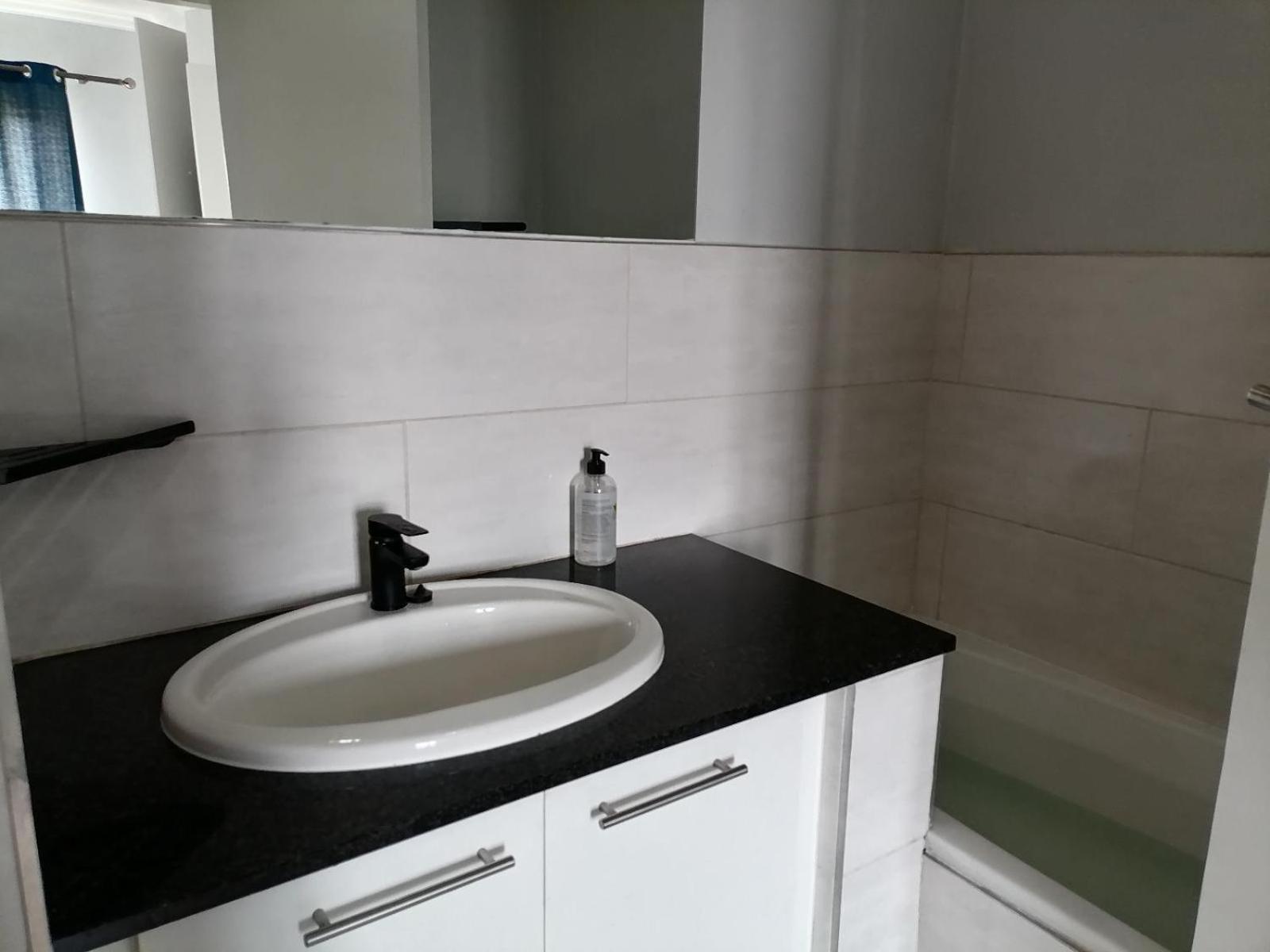 Emabheleni Executive Suites Westpoint Йоганнесбурґ Номер фото